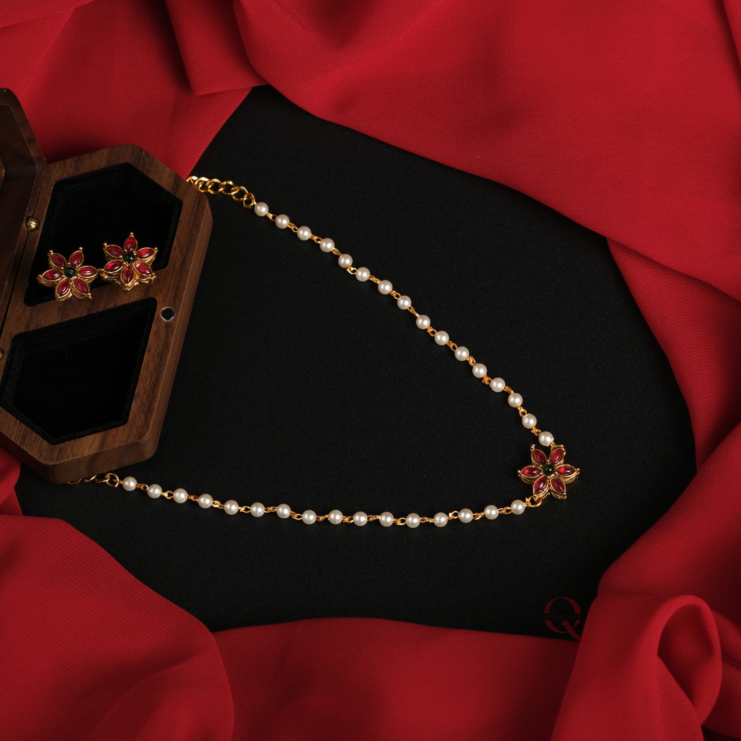 Simple Flower Choker NKB37